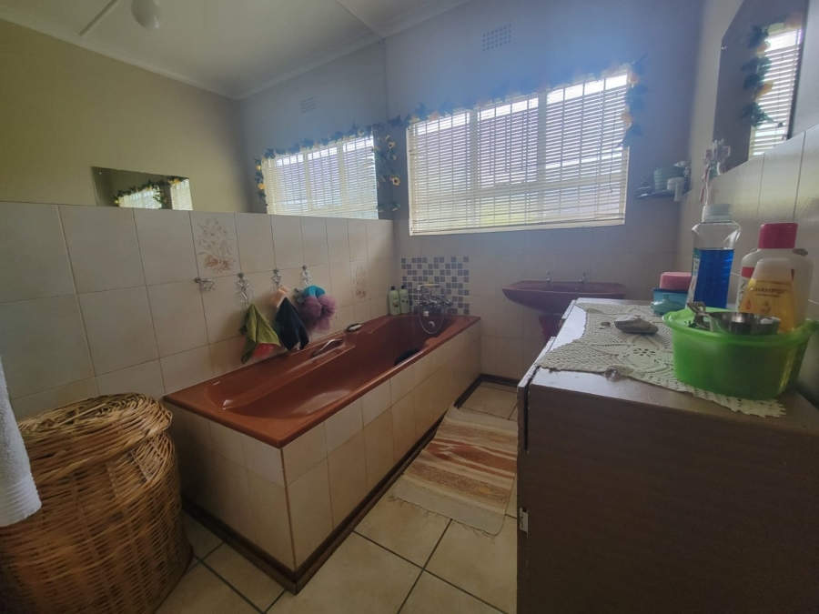 6 Bedroom Property for Sale in Jordania Free State